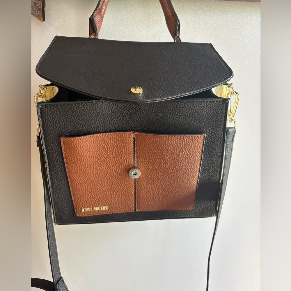 Steve Madden Women's Purse with Gold-Tone Hardware Shoulder Strap And Handle - Picture 7 of 8